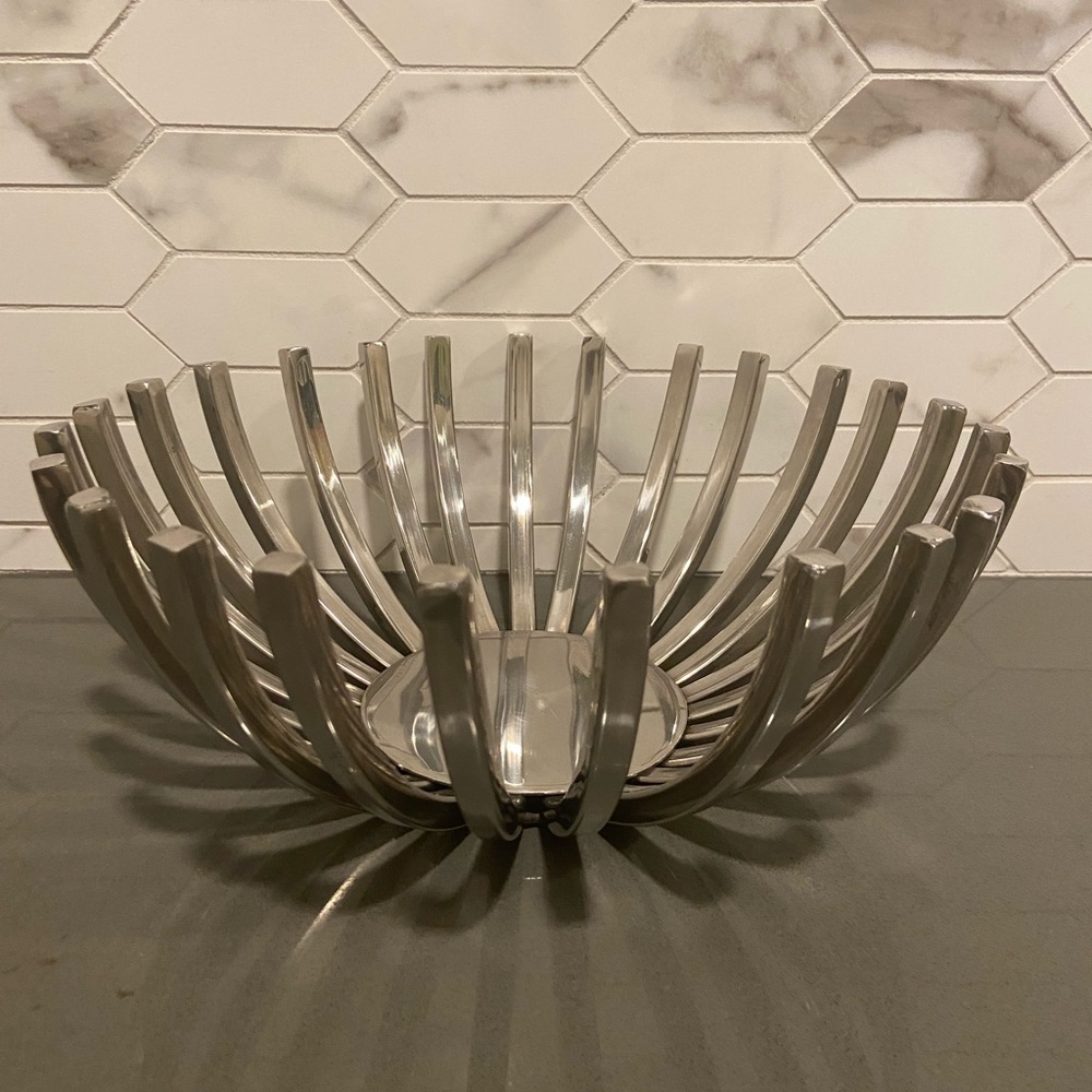 Mirrored Bowl can be use as fruit bowl or decorative bowl